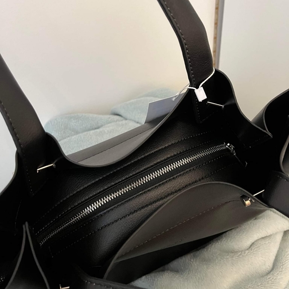 Black bag - Picture 3 of 4